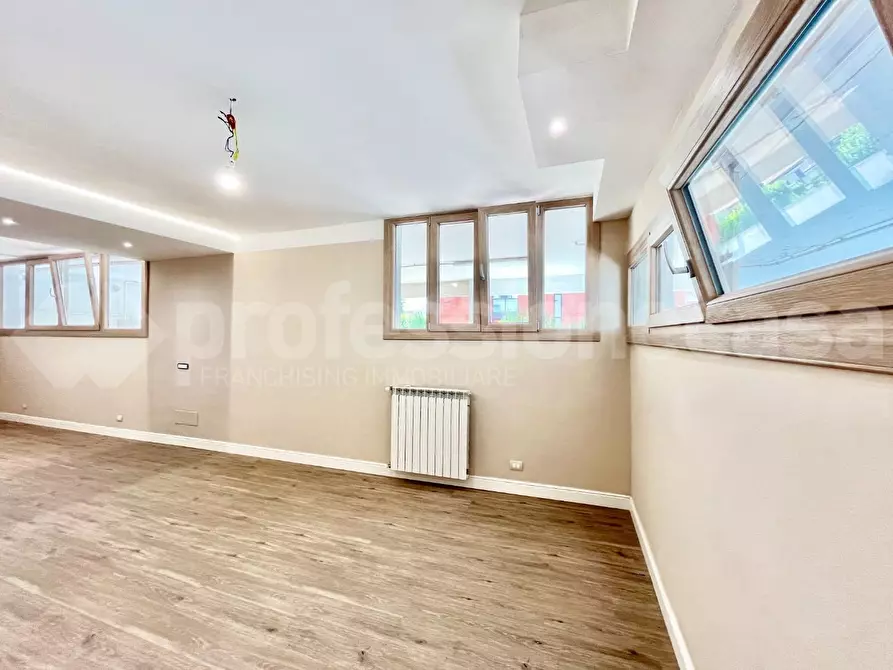 Immagine 4 di Appartamento in vendita  a Pisa