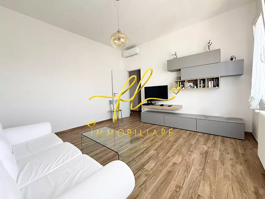 Immagine 1 di Appartamento in vendita  a Cecina