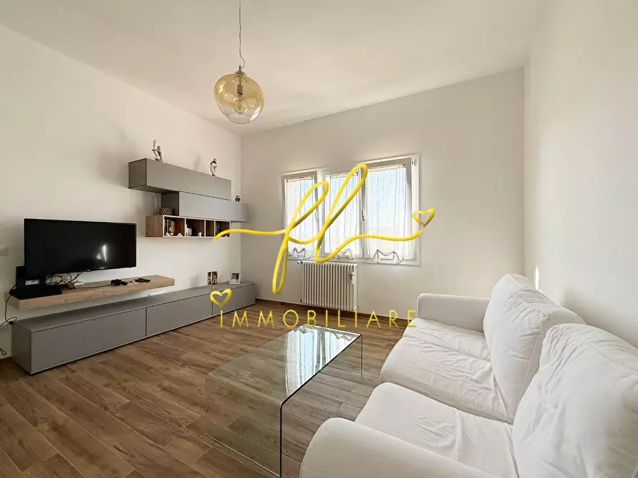 Immagine 2 di Appartamento in vendita  a Cecina