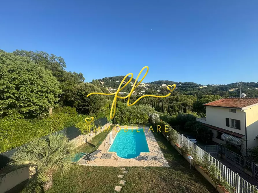Immagine 1 di Villa in vendita  a Livorno