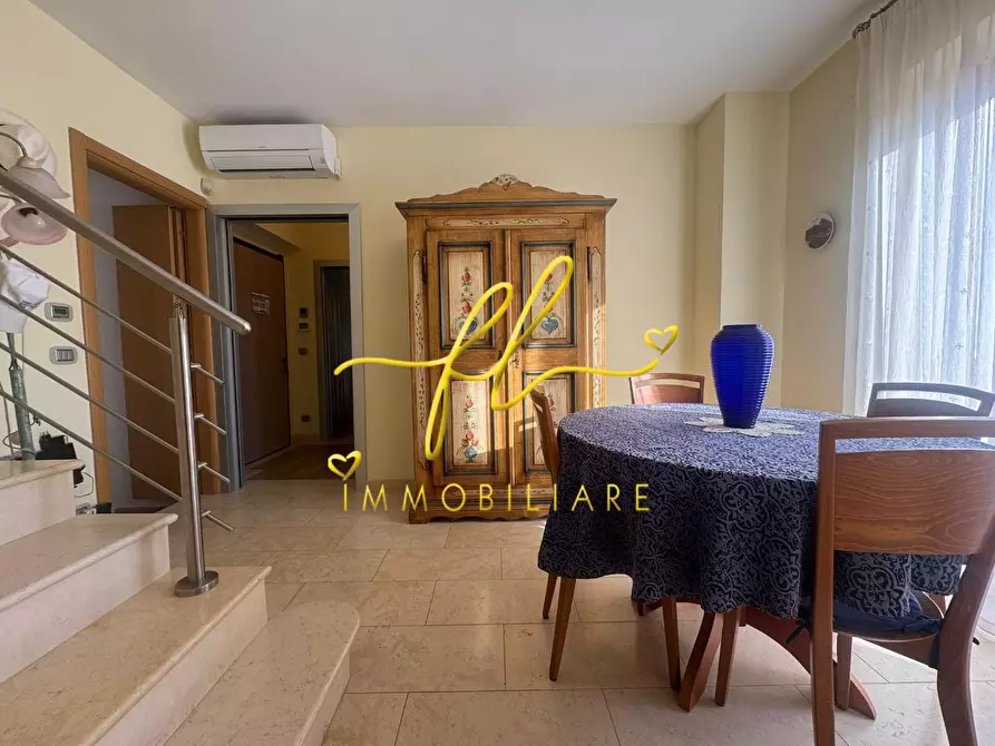 Immagine 11 di Villa in vendita  a Livorno