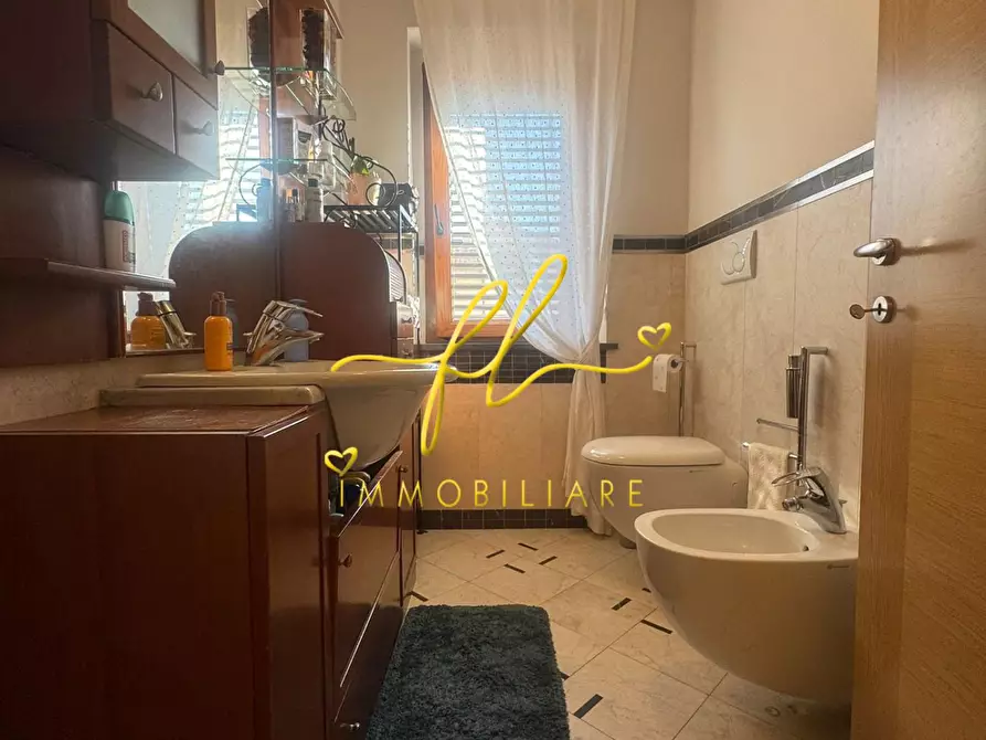 Immagine 40 di Villa in vendita  a Livorno