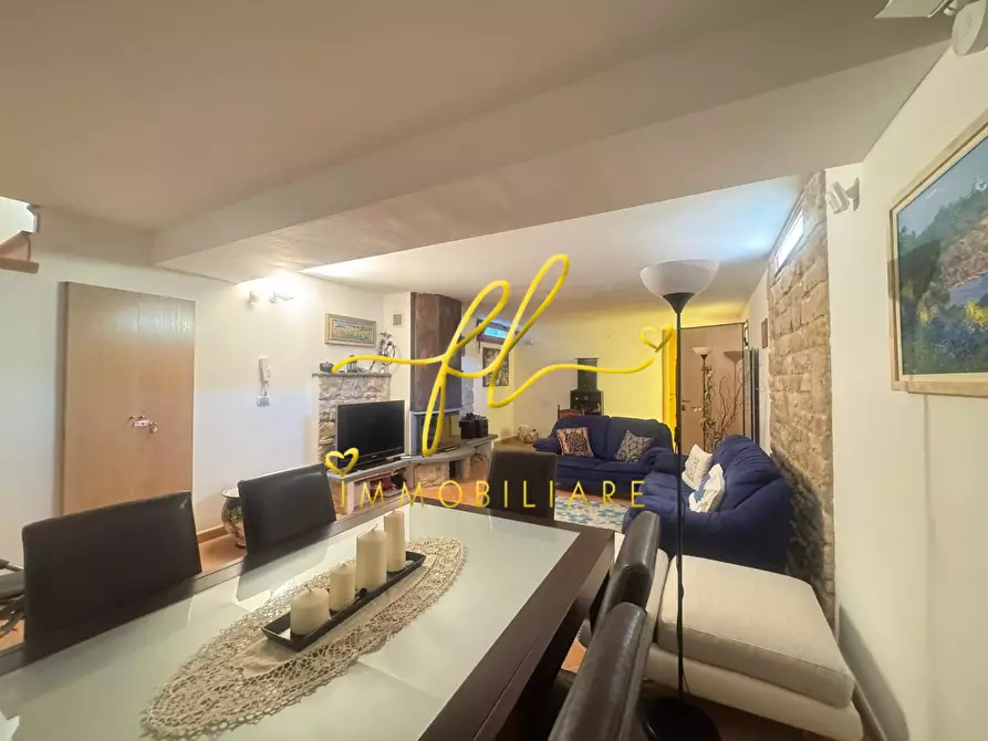 Immagine 9 di Villa in vendita  a Livorno