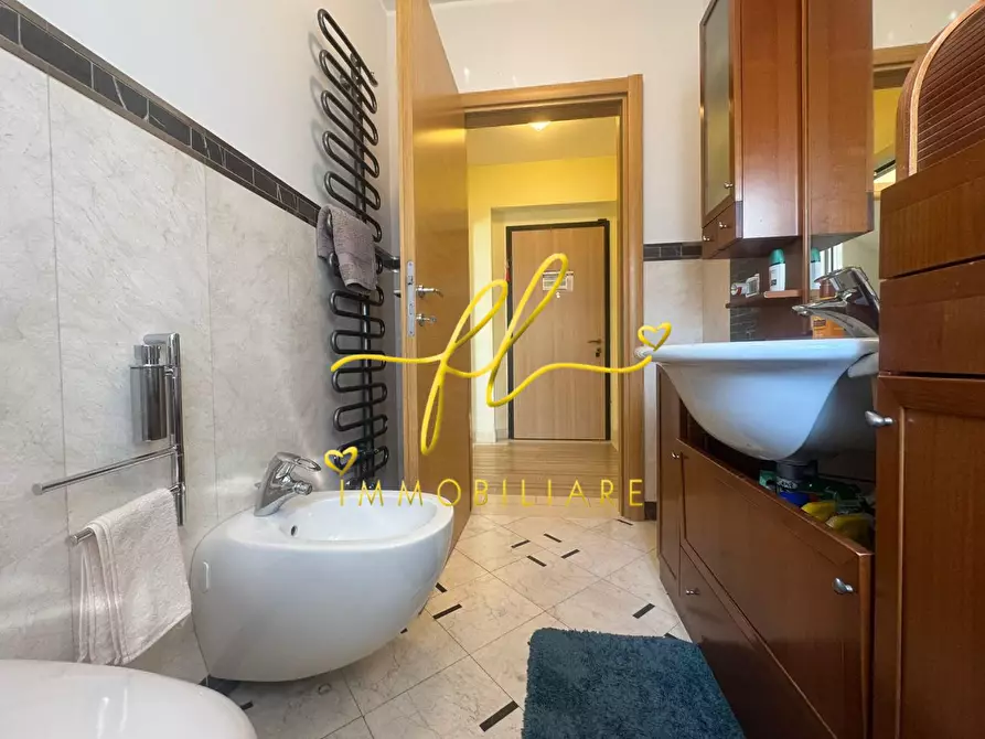 Immagine 41 di Villa in vendita  a Livorno