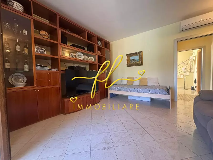 Immagine 31 di Villa in vendita  a Livorno