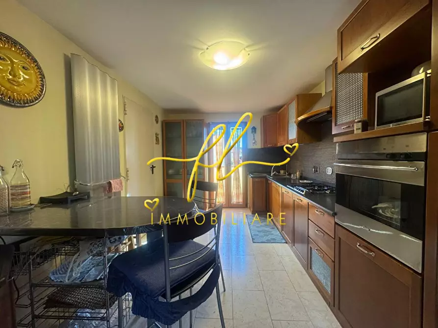 Immagine 8 di Villa in vendita  a Livorno