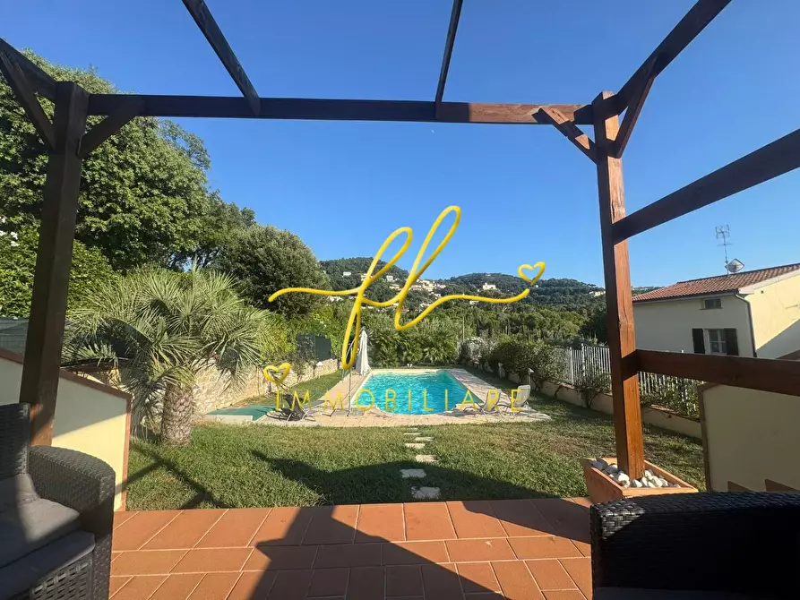 Immagine 34 di Villa in vendita  a Livorno