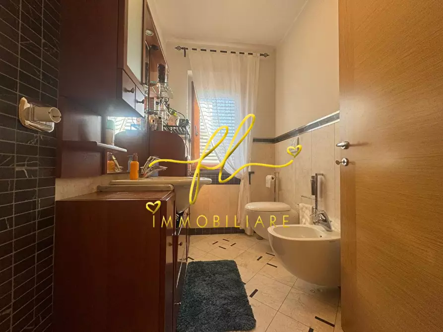 Immagine 36 di Villa in vendita  a Livorno