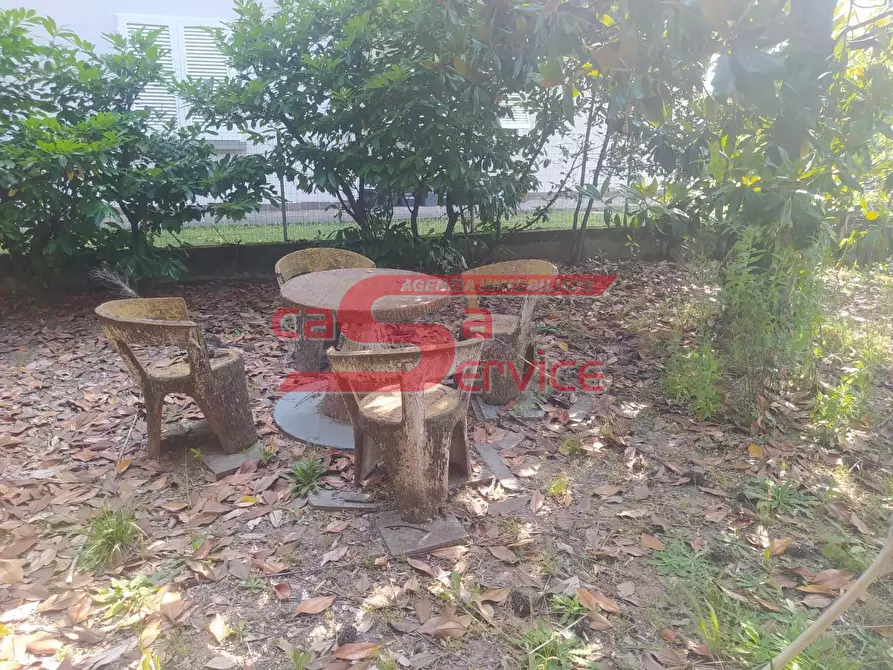 Immagine 6 di Villa in vendita  a Lamporecchio