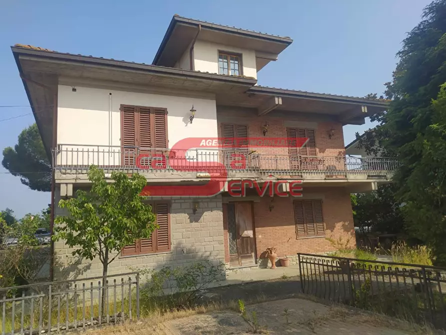 Immagine 1 di Villa in vendita  a Lamporecchio