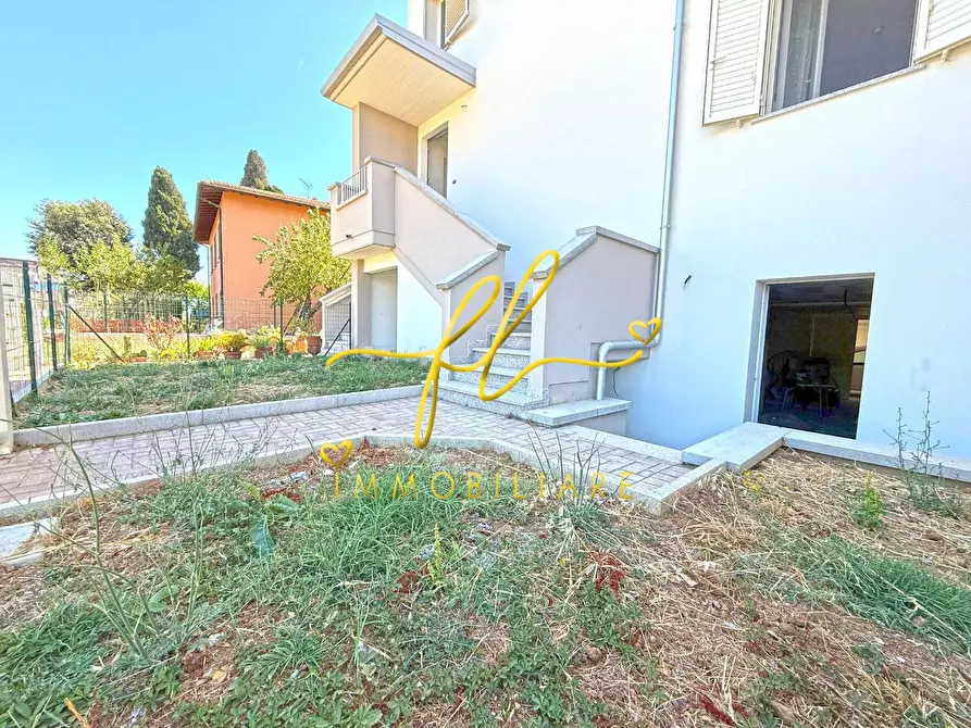 Immagine 2 di Appartamento in vendita  a Cecina