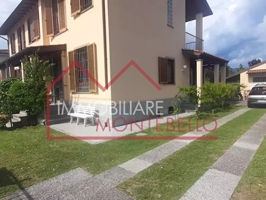 Immagine 2 di Casa bifamiliare in vendita  a Camaiore