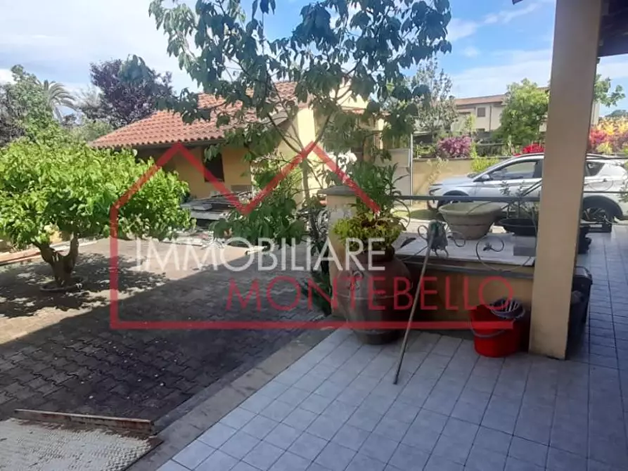 Immagine 1 di Casa bifamiliare in vendita  a Camaiore