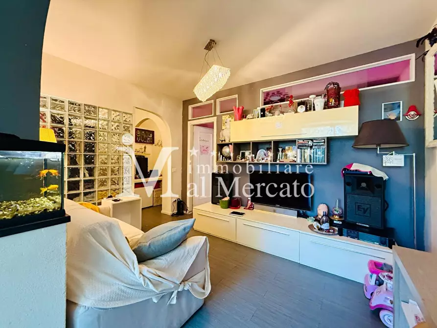 Immagine 3 di Appartamento in vendita  a Viareggio