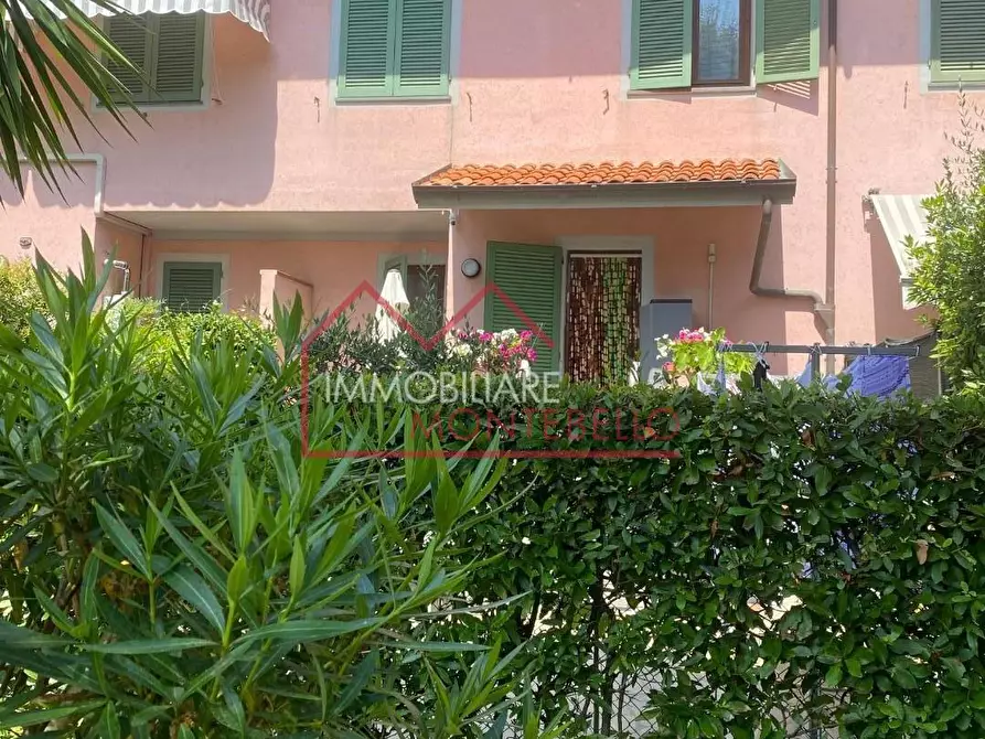 Immagine 3 di Villetta a schiera in vendita  a Forte Dei Marmi