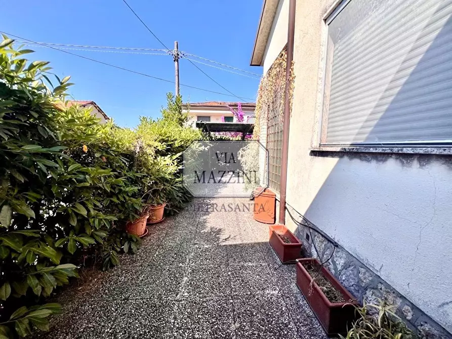 Immagine 5 di Casa bifamiliare in vendita  a Pietrasanta