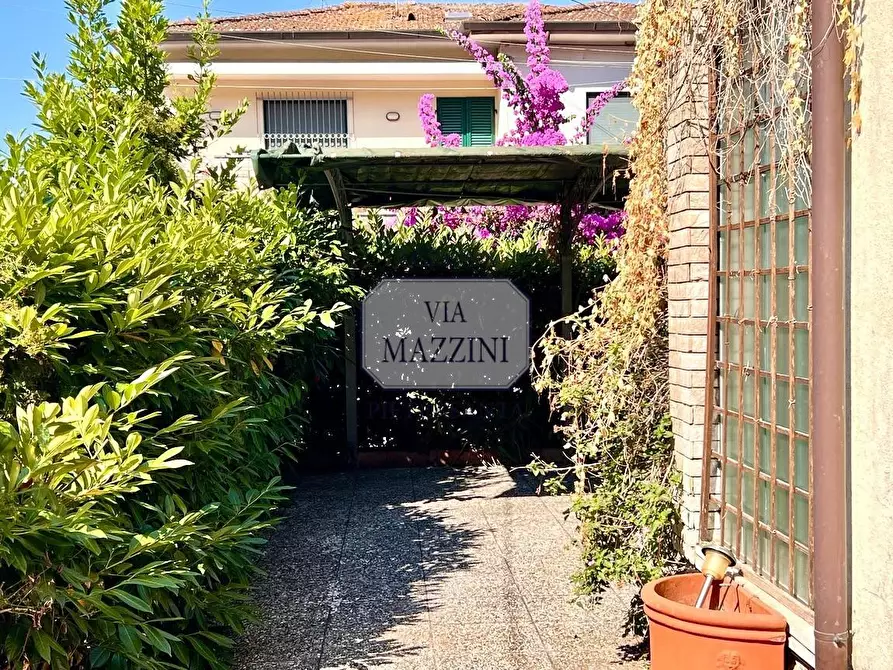 Immagine 4 di Casa bifamiliare in vendita  a Pietrasanta