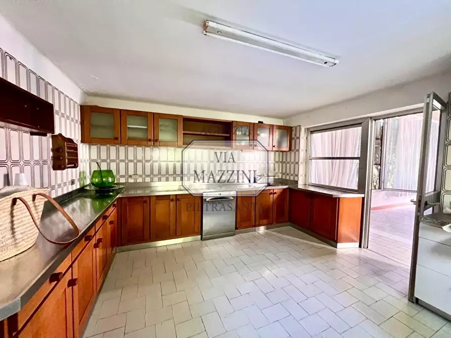 Immagine 10 di Casa bifamiliare in vendita  a Pietrasanta