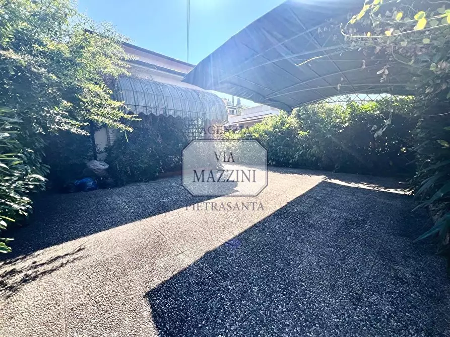 Immagine 1 di Casa bifamiliare in vendita  a Pietrasanta