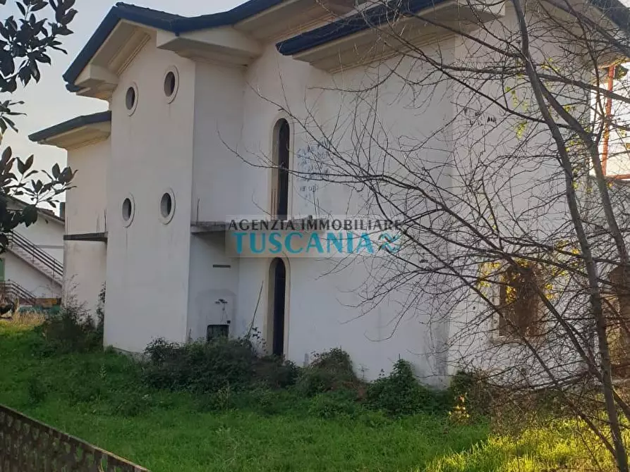 Immagine 36 di Villa in vendita  a Montignoso