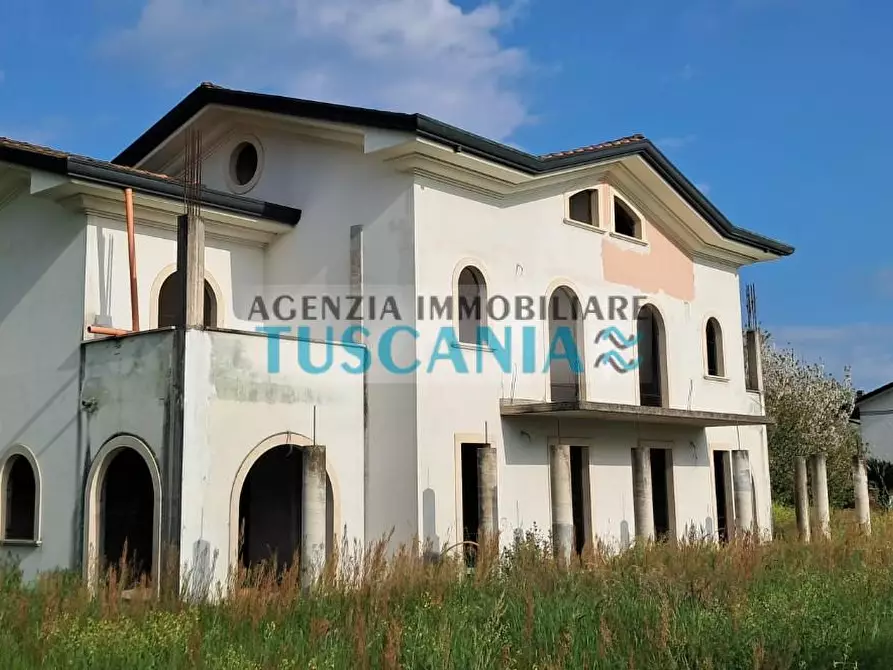 Immagine 9 di Villa in vendita  a Montignoso