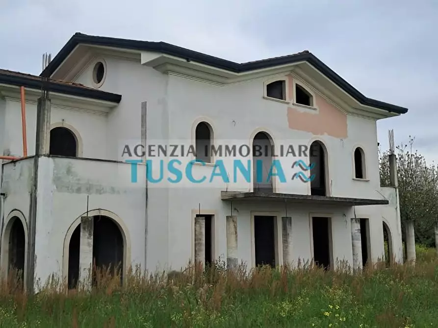 Immagine 2 di Villa in vendita  a Montignoso