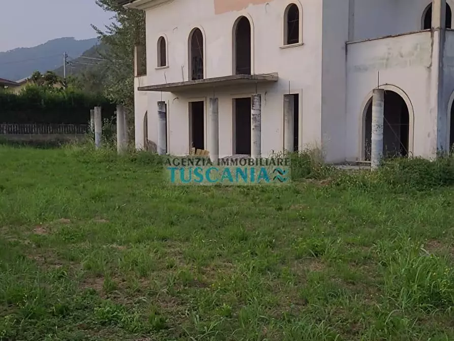 Immagine 34 di Villa in vendita  a Montignoso