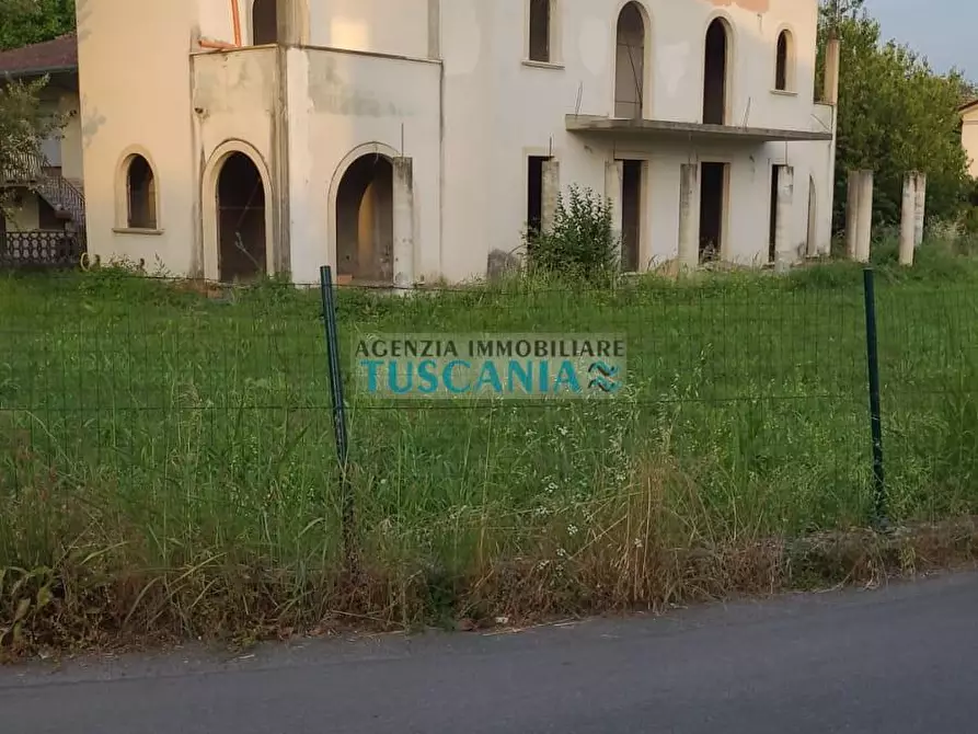Immagine 37 di Villa in vendita  a Montignoso
