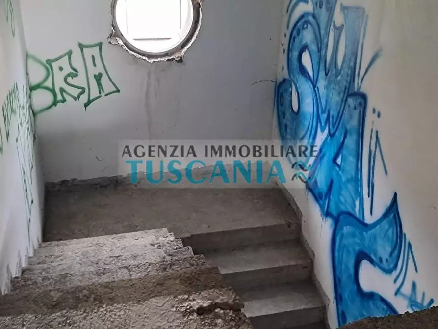 Immagine 21 di Villa in vendita  a Montignoso