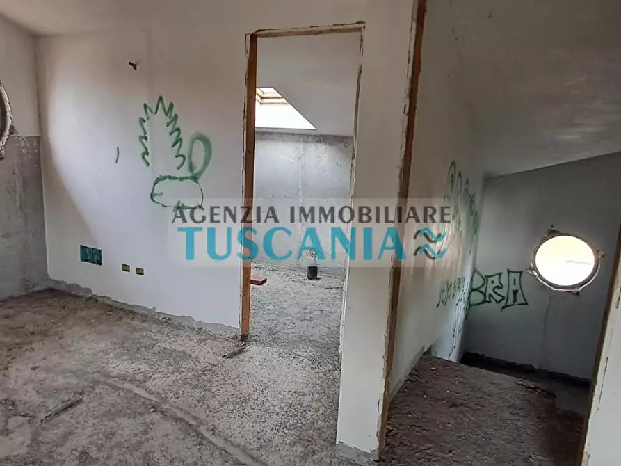 Immagine 27 di Villa in vendita  a Montignoso