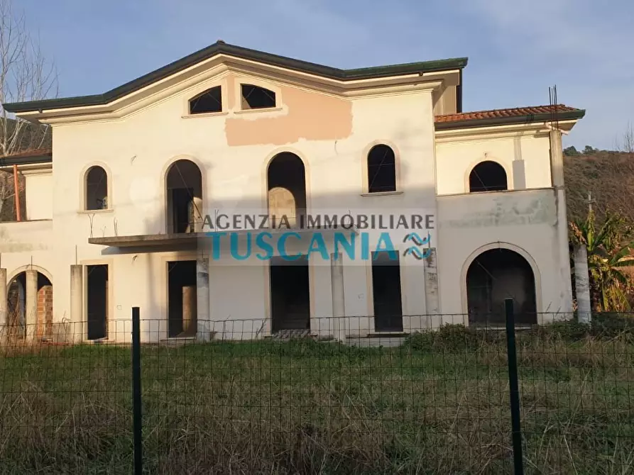 Immagine 8 di Villa in vendita  a Montignoso