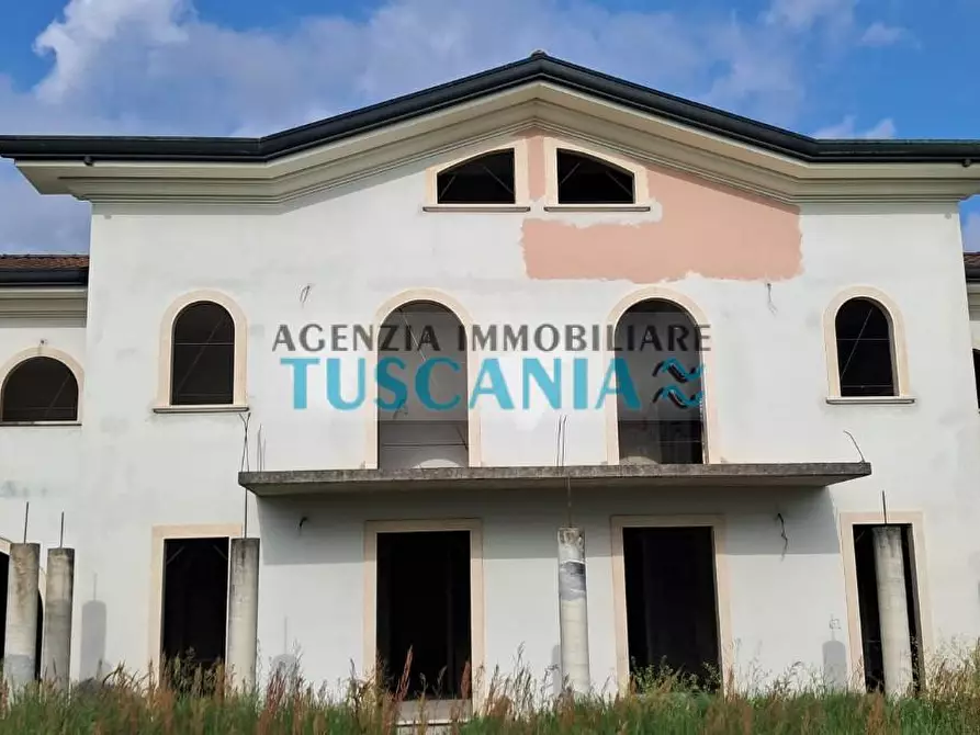 Immagine 5 di Villa in vendita  a Montignoso