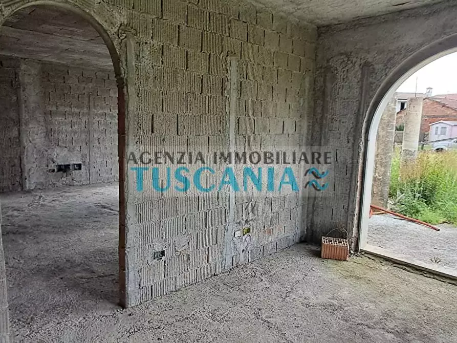 Immagine 13 di Villa in vendita  a Montignoso