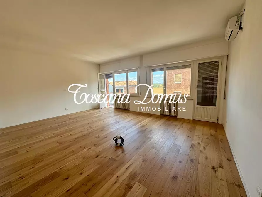 Immagine 2 di Appartamento in vendita  a Siena