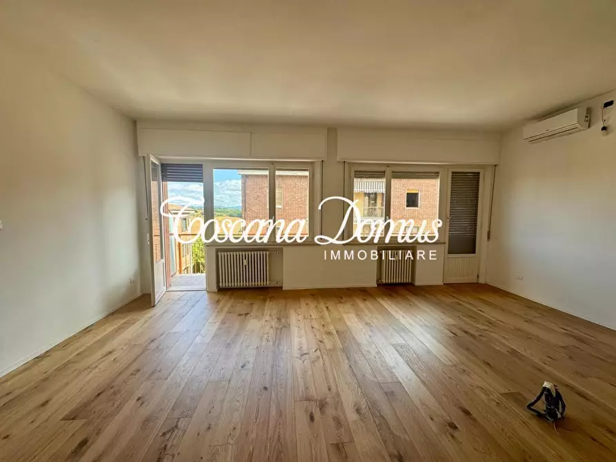 Immagine 1 di Appartamento in vendita  a Siena