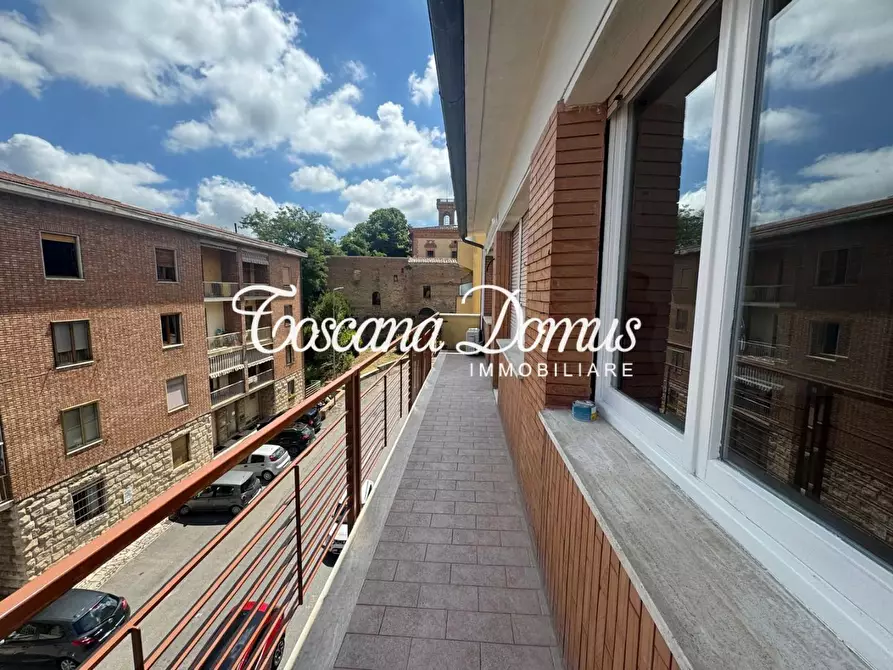 Immagine 9 di Appartamento in vendita  a Siena