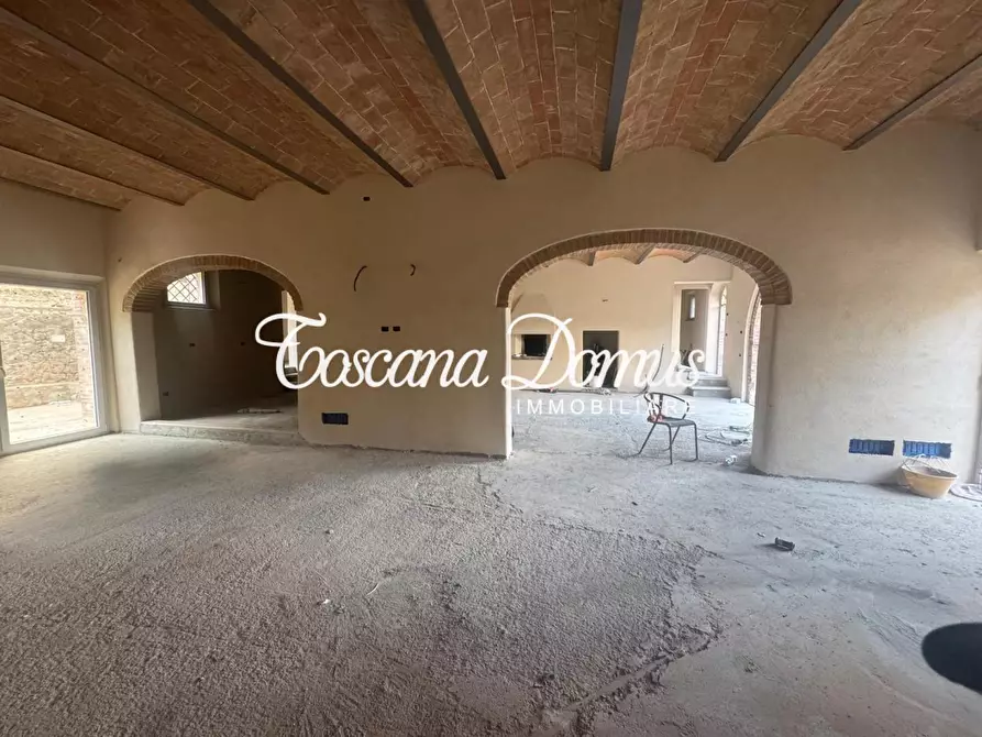 Immagine 9 di Deposito in vendita  a Castelnuovo Berardenga