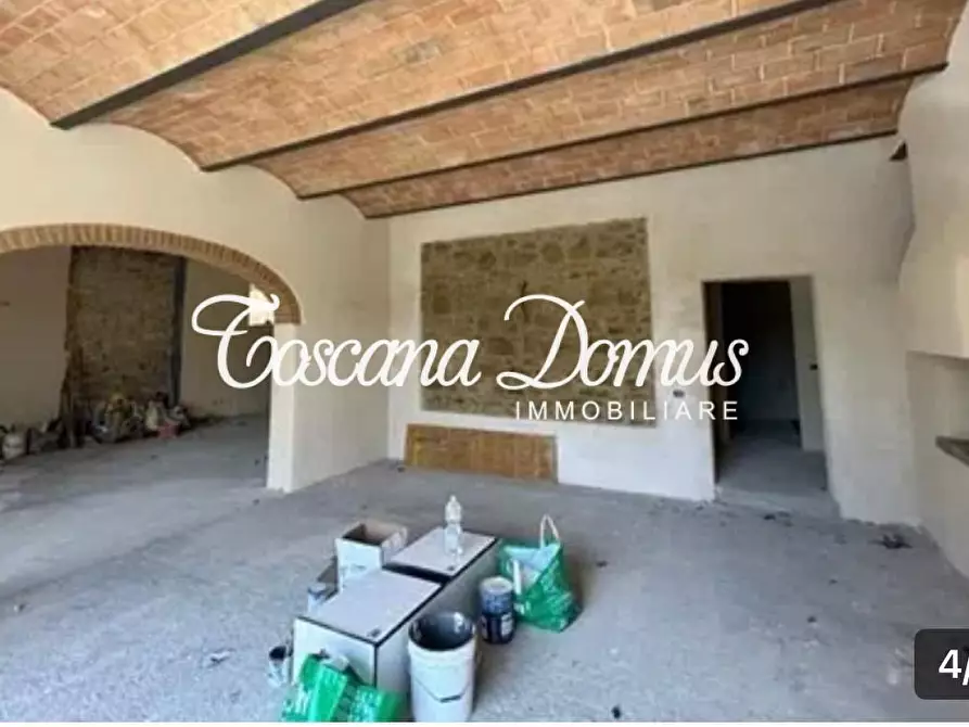 Immagine 4 di Deposito in vendita  a Castelnuovo Berardenga