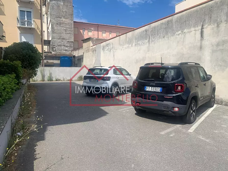 Immagine 21 di Appartamento in vendita  a Camaiore