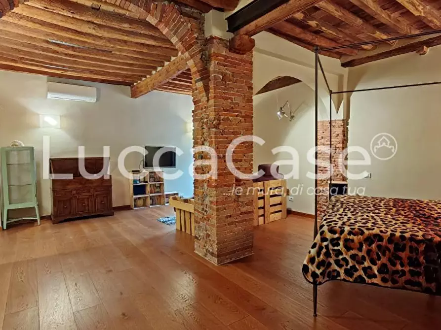 Immagine 4 di Appartamento in vendita  a Lucca