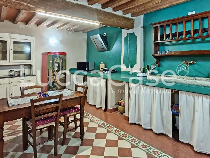 Immagine 12 di Appartamento in vendita  a Lucca