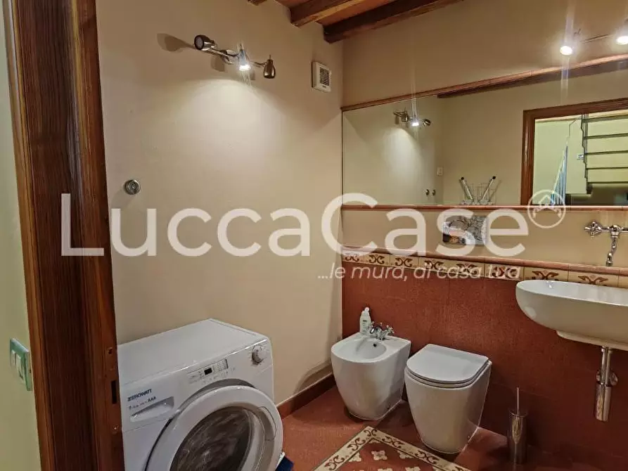 Immagine 9 di Appartamento in vendita  a Lucca