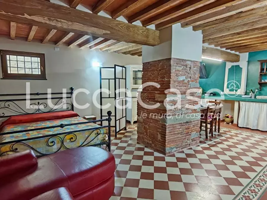 Immagine 2 di Appartamento in vendita  a Lucca