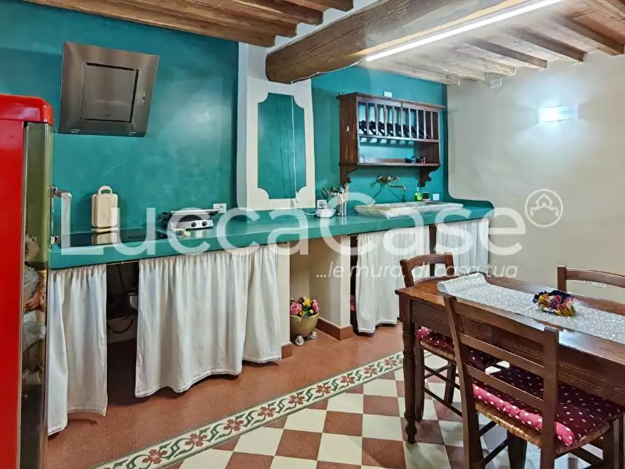 Immagine 13 di Appartamento in vendita  a Lucca