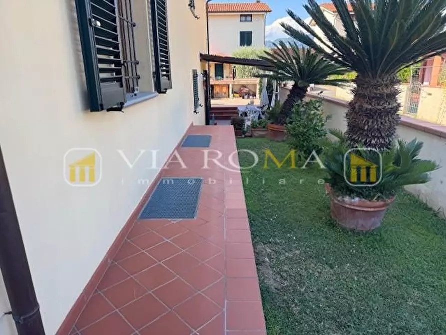 Immagine 5 di Casa indipendente in vendita  a Lucca