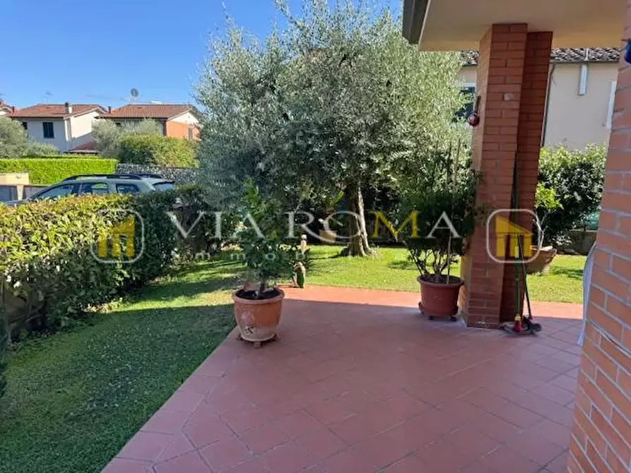 Immagine 4 di Casa indipendente in vendita  a Lucca
