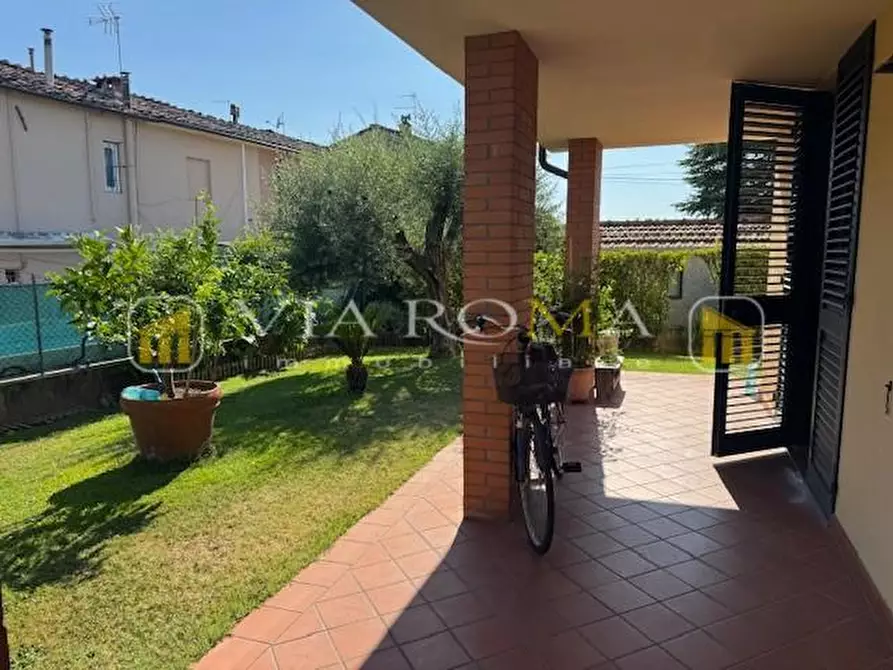 Immagine 2 di Casa indipendente in vendita  a Lucca