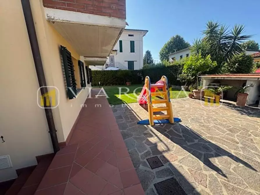 Immagine 38 di Casa indipendente in vendita  a Lucca