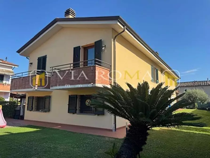 Immagine 1 di Casa indipendente in vendita  a Lucca
