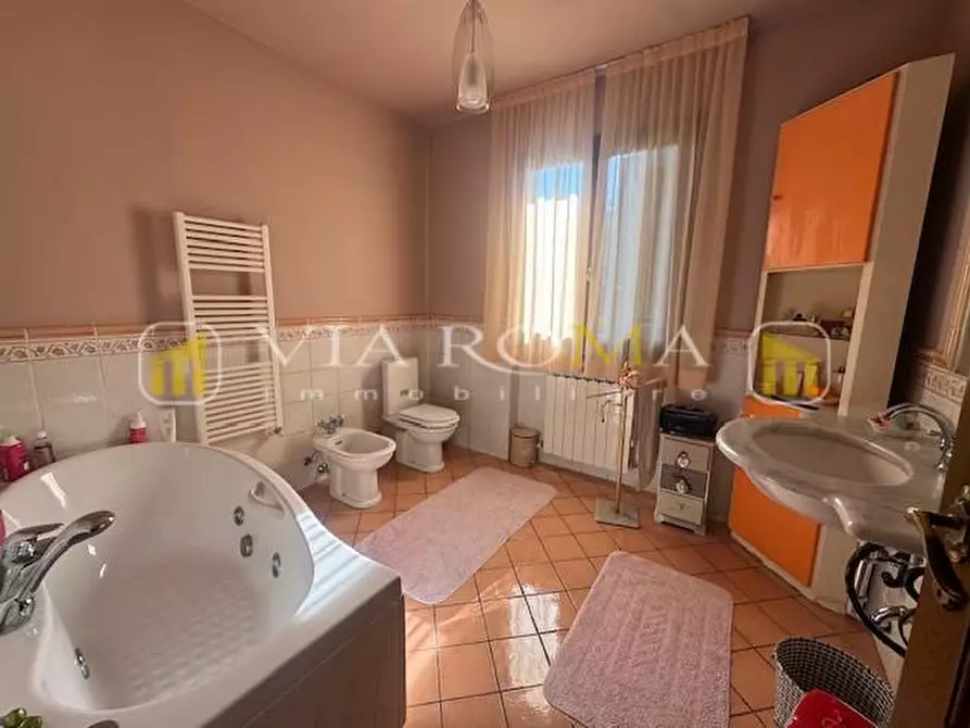 Immagine 30 di Casa indipendente in vendita  a Lucca